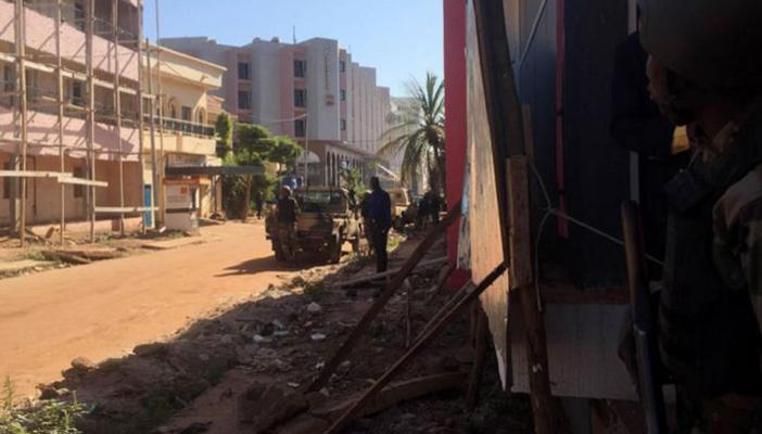 مجهولون يحتجزون 170 رهينة في فندق بعاصمة مالي