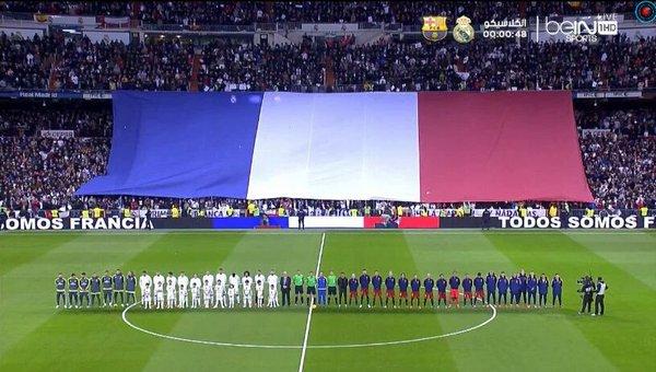 لاعبو ريال مدريد وبرشلونة يقفون دقيقة حدادًا على ضحايا باريس