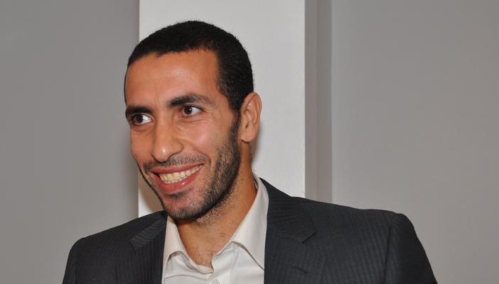 الدور الثاني على حسابي..أبوتريكة يداعب لاعبي الأهلي بعد رباعية برشلونة