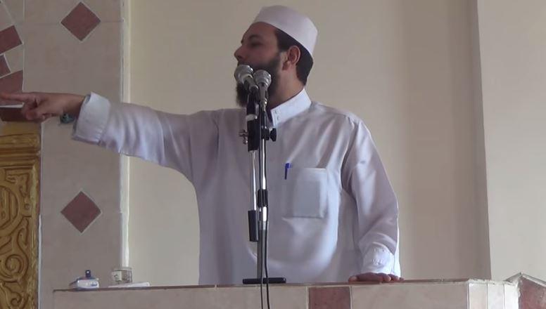 فيديو| محمود شعبان يرد بقوة على مواطن في خطبة الجمعة