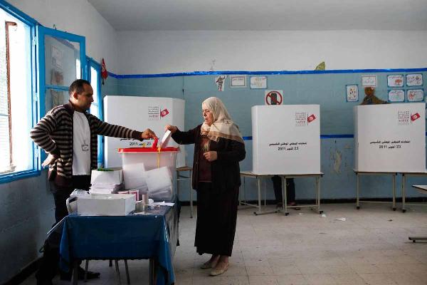 حملتا السبسي والمرزوقي تعلنان تقدم مرشحيهما