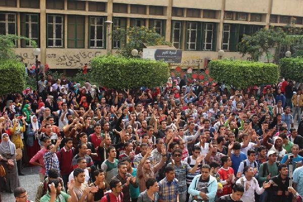 مظاهرة حاشدة لطلاب أصول الدين بالزقازيق