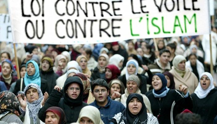 “لوموند”: شمال إفريقيا ودول الخليج الوجهة الأولى لمسلمي فرنسا