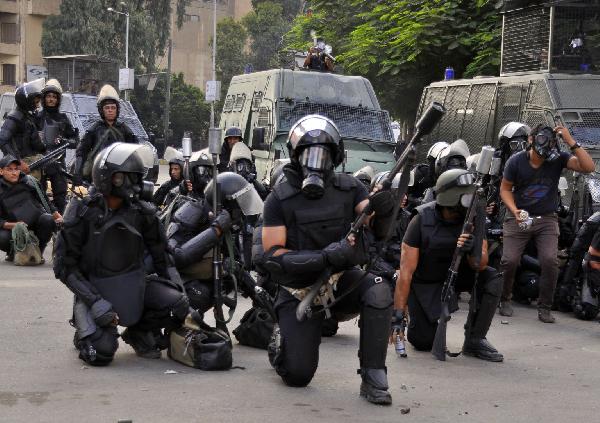أنباء عن وقف أجازات وعطل الداخلية المصرية