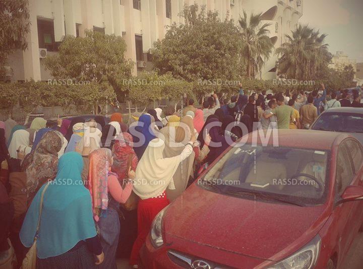 طلاب الفيوم يتظاهرون للإفراج عن المعتقلين وعودة المفصولين