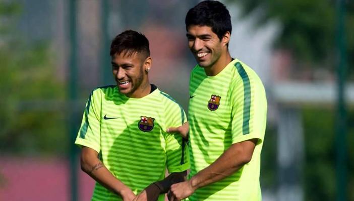 “ميسي” يرشح سواريز ونيمار للكرة الذهبية