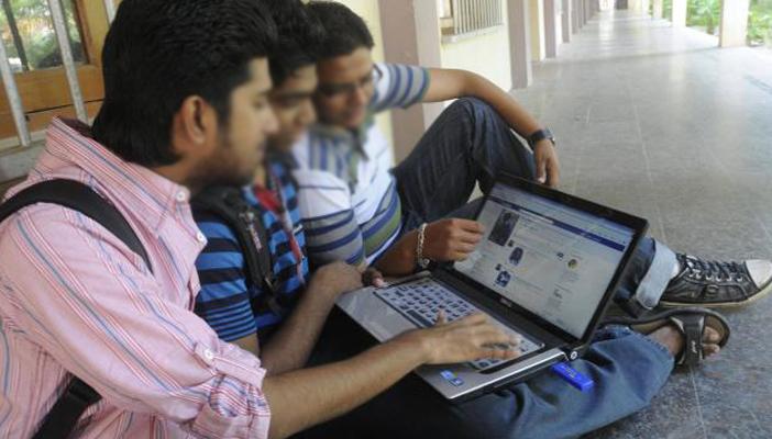 دراسة: كثرة الأصدقاء على “فيس بوك” سر توترك وإجهادك