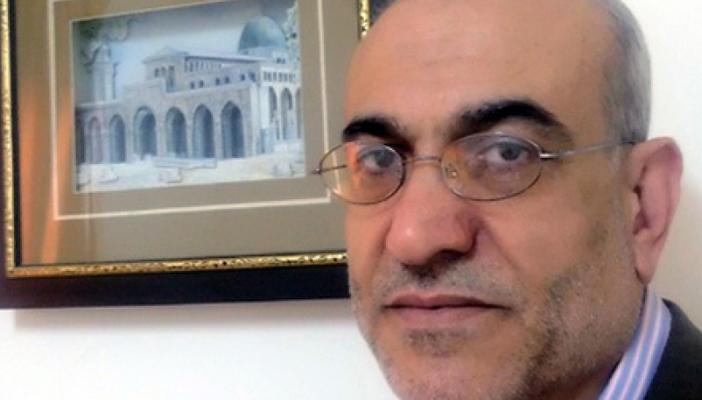 الزعاترة: كيري قدّم رشاوى لعباس من أجل قمع الانتفاضة