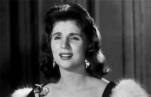 وفاة الفنانة اللبنانية صباح عن عمر يناهز 87 عامًا