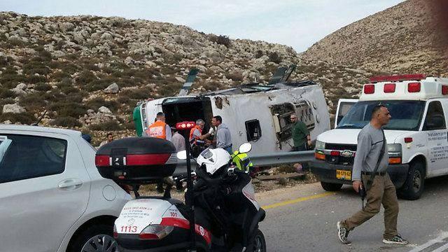 مقتل جنديين “إسرائليين” وإصابة 50 جراء إلقاء قنبلة على حافلة بالقدس