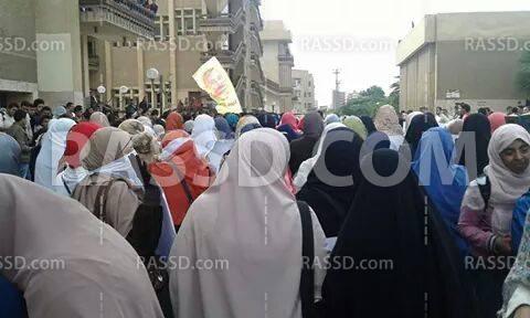 “عرض” حملة لطالبات حلوان تنتهي بمسيرة طلابية