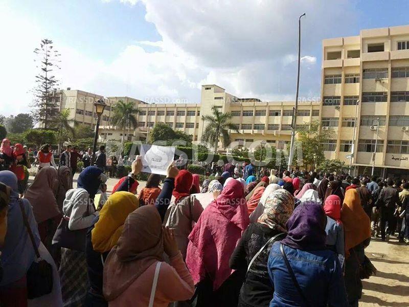 مسيرة طلابية في الزقازيق تطالب بالإفراج عن المعتقلين