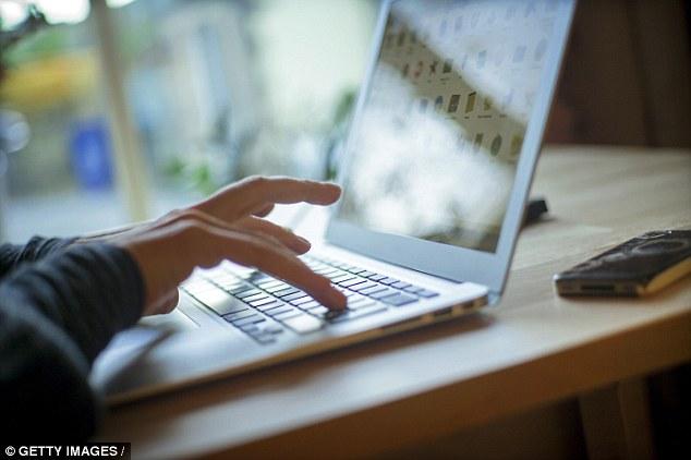 دراسة: مشاهدة الأفلام الإباحية تؤثر على منطقة في المخ