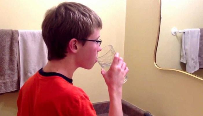 منها الملح والليمون.. تعرَّف على 5 طرق لعلاج نزيف اللثة