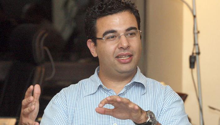 عصام حجي يحرج السيسي في “مؤتمر المناخ” بباريس.. ونشطاء “يسخرون”