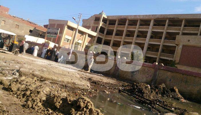 بالصور.. لجان جولة الإعادة بالمحافظات تتسول الناخبين