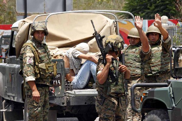 مقتل 7 جنود من الجيش اللبناني في اشتباكات مع مسلحين