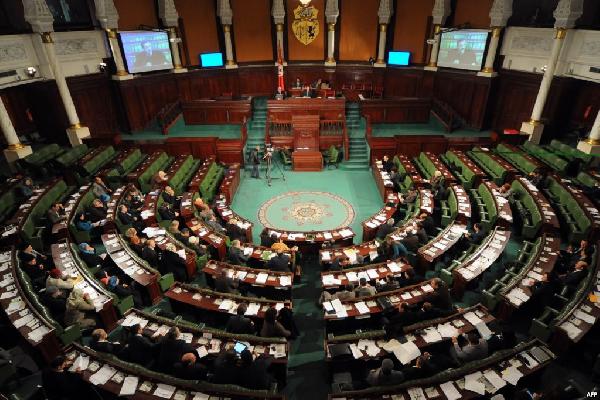 البرلمان التونسي يؤجل انتخاب رئيسه ونائبيه إلى الخميس