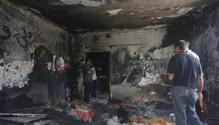 اعتقال يهود مشتبه في تورطهم في إحراق وقتل عائلة “دوابشة” الفلسطينية