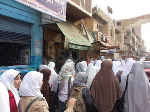 مسيرة لطالبات المدرسة الإعدادية بالفيوم