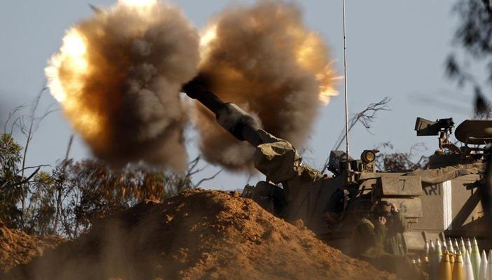 قصف مدفعي “إسرائيلي” يستهدف جنوب قطاع غزة ويصيب فلسطينيين