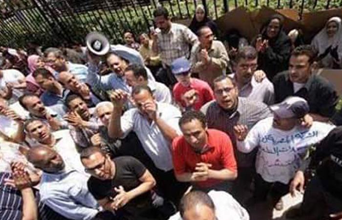 بالصور.. عمال شركة السكر بالفيوم يواصلون احتجاجاتهم للمطالبة بالتثبيت