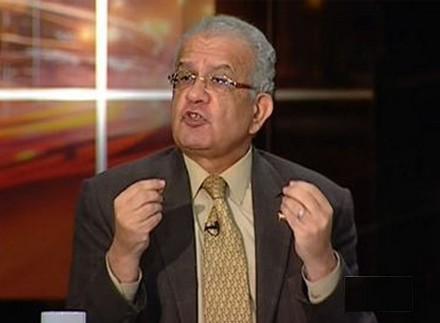 حازم حسني: “هو الجيش اللي بيكون شركات برأس مال أجنبي ينفع يحارب؟”