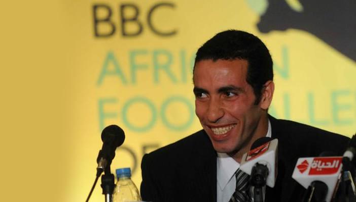 أبو تريكة يرافق “دل بيرو” و”فيجو” في افتتاح استاد بالكويت