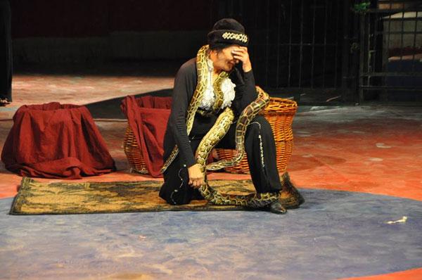 نزلة برد لثعبان توقف فقرة “الثعابين” بالسيرك القومي