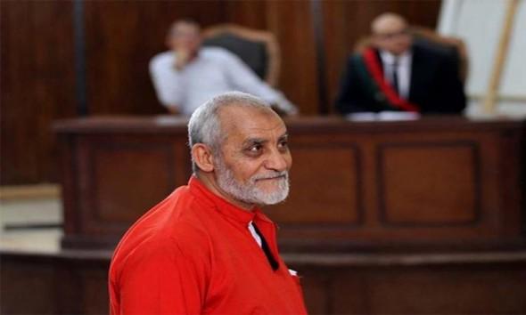مرشد الإخوان يشعل قاعة محكمة الجنايات بهتافاته ضد حكم العسكر