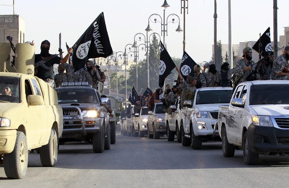 هارب من “تنظيم الدولة” يكشف تفاصيل الحياة في “الرقة السورية”