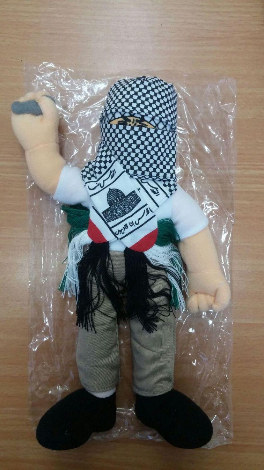 الاحتلال يُصادر دُمى تحمل علم فلسطين بدعوى “التحريض”