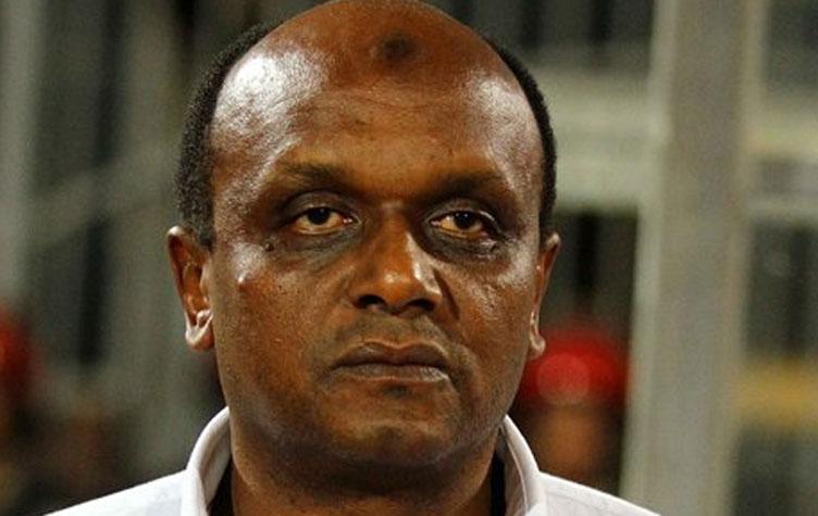 تيجانا يستقبل مدرب الزمالك الجديد في مطار القاهرة