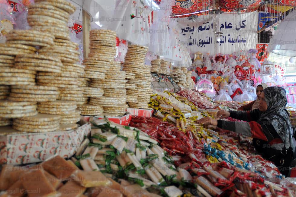 بسبب تعويم الجنيه.. المصريون يحتفلون بالمولد النبوي بمقاطعة “الحلوى”