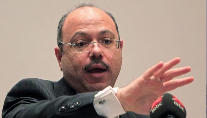 المالية تسعى لزيادة رسوم السفر وتراخيص السيارات