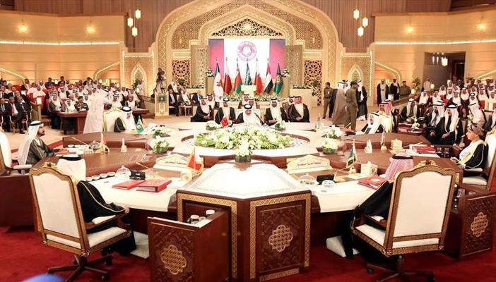 القمة الخليجية تؤكد دعمها للحل السياسي في اليمن وسوريا