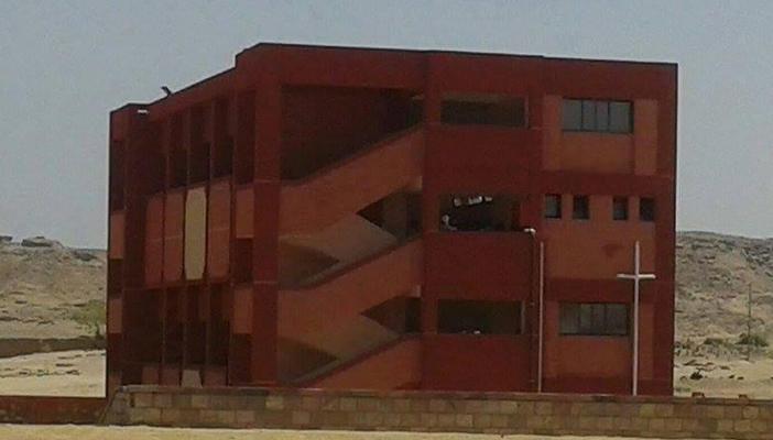 بالصور.. أسوان: أهالي الرمادي يتصدون لمحاولة غلق مدرسة ثانوية جديدة