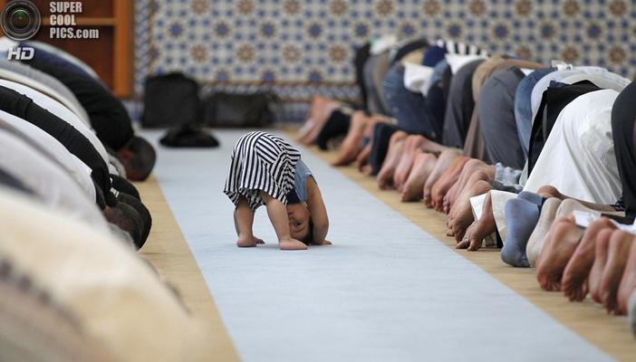 6 طرق بسيطة لتعويد الطفل على الصلاة منذ الصغر