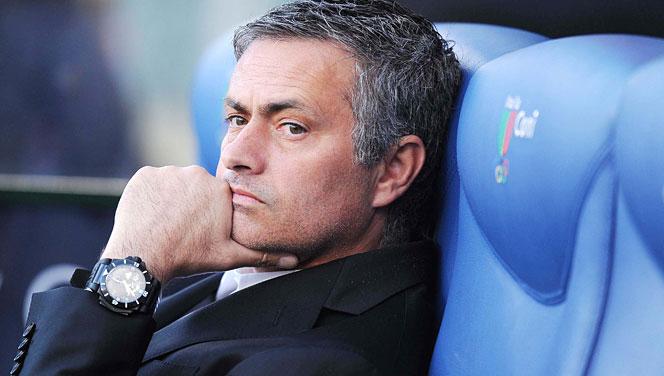 بالفيديو.. جماهير تشيلسي تهاجم اللاعبين بسبب إقالة مورينيو