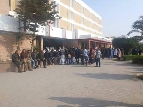 إضراب عمال مستشفى الإسماعيلية العام للمطالبة بمستحقاتهم المالية