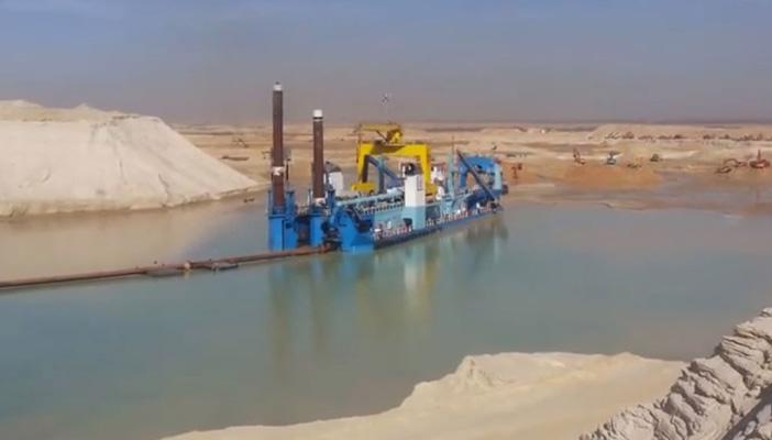 فينانشيال تايمز: تفريعة قناة السويس الجديدة.. دعاية كبيرة دون جدوى