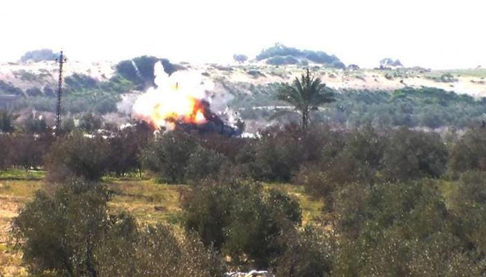 بالصور.. تنظيم الدولة يتبنى تفجير آلية عسكرية بسيناء