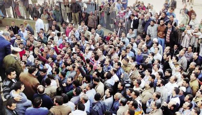 الإضرابات تجتاح عشرات المصانع في مصر.. والعمال يهددون بالتصعيد