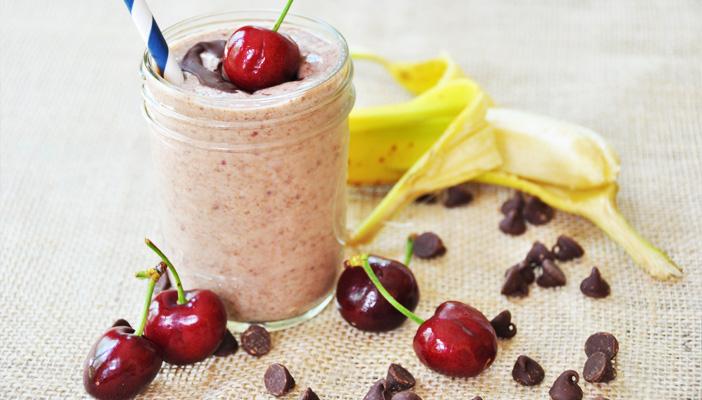 منها الكرز والموز.. تعرَّف على الأغذية التي تساعد على النوم