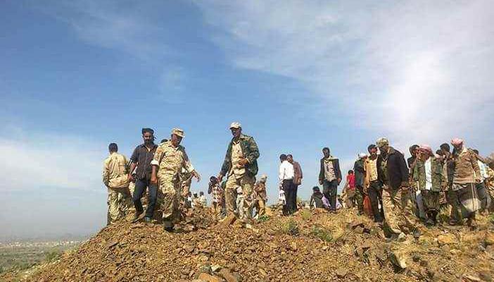 القوات الموالية لـ”هادي” تتصدى لهجوم الحوثيين وسقوط عشرات القتلي