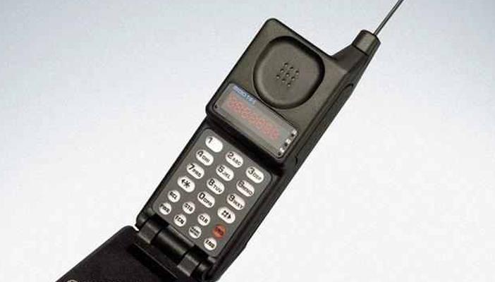 15 معلومة عن تاريخ “المحمول” في عيد ميلاده الأربعين