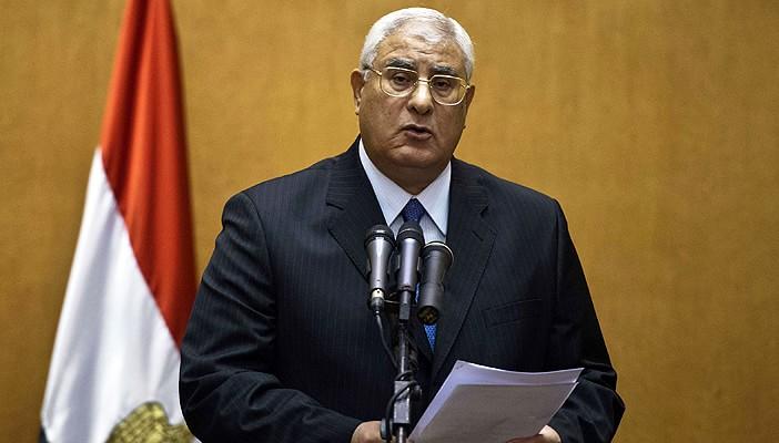 مصادر: عدلي منصور يستقيل من رئاسة المحكمة الدستورية اليوم