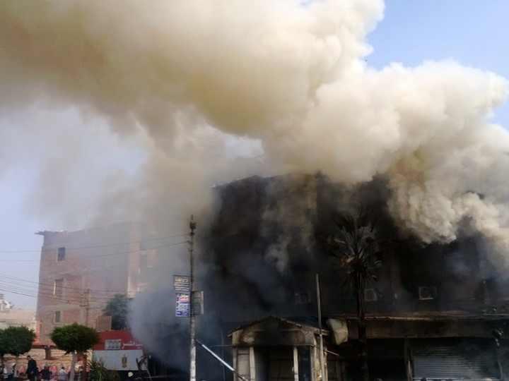 اندلاع حريق هائل بشركة المسبوكات بالعاشر من رمضان