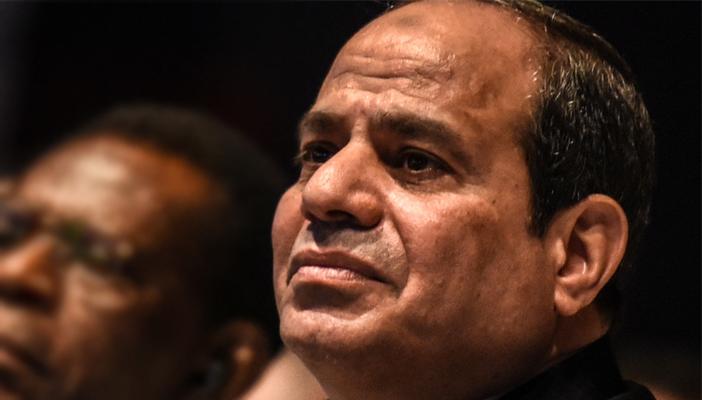 هشتاج “السيسي_لا_يمثلني_لانه” يجتاح تويتر.. ومغردون: راعي الفساد الأول