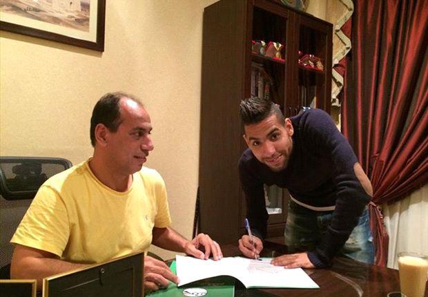 مؤمن زكريا يرتدي قميص الراحل محمد عبدالوهاب مع الأهلي